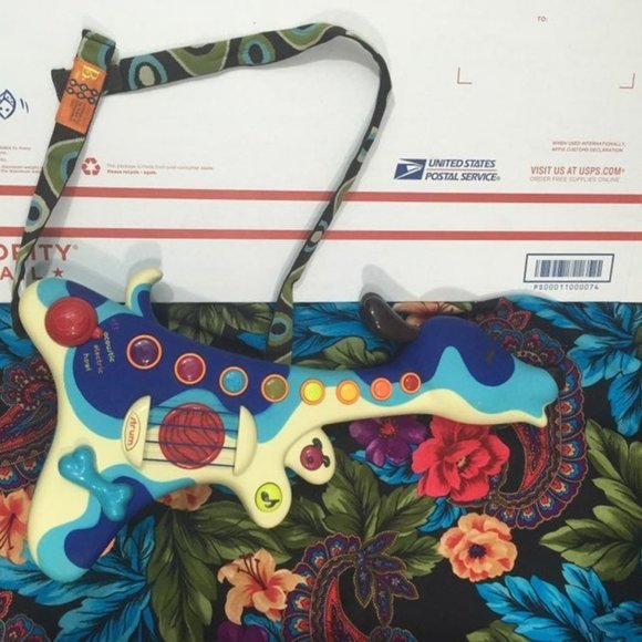 Children's Rocking Dog Woof Guitar Musical Instrument Toy Kids Lights Sounds - Picture 4 of 7